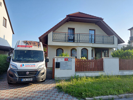 Zateplení stropu a šikmin rodinného domu v Kuřimi